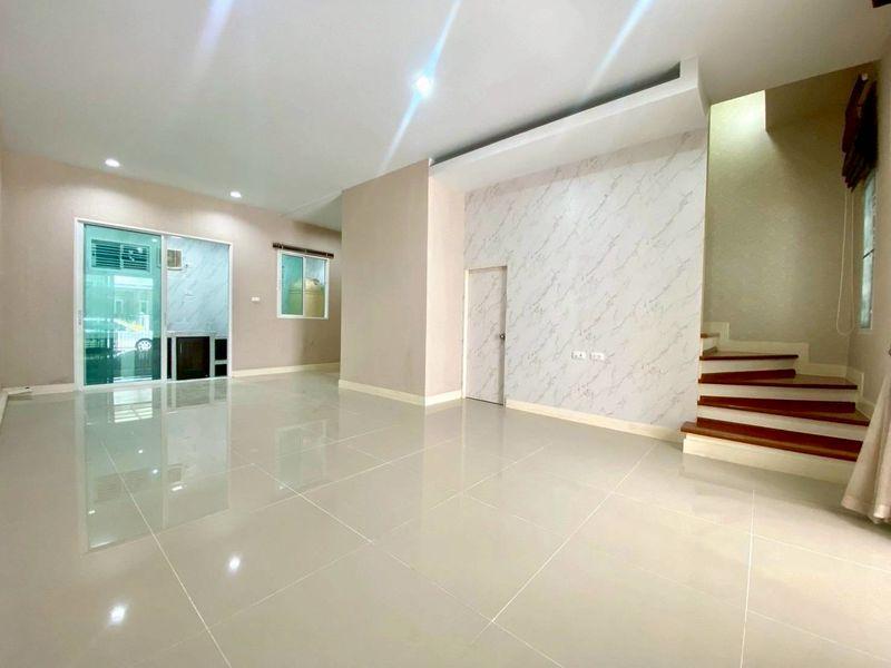ขาย ทาวโฮม 3 ชั้นหมู่บ้าน วิชั่นสมาร์ทไลฟ์ บ้านพร้อมอยู่ ทำเลดี 5