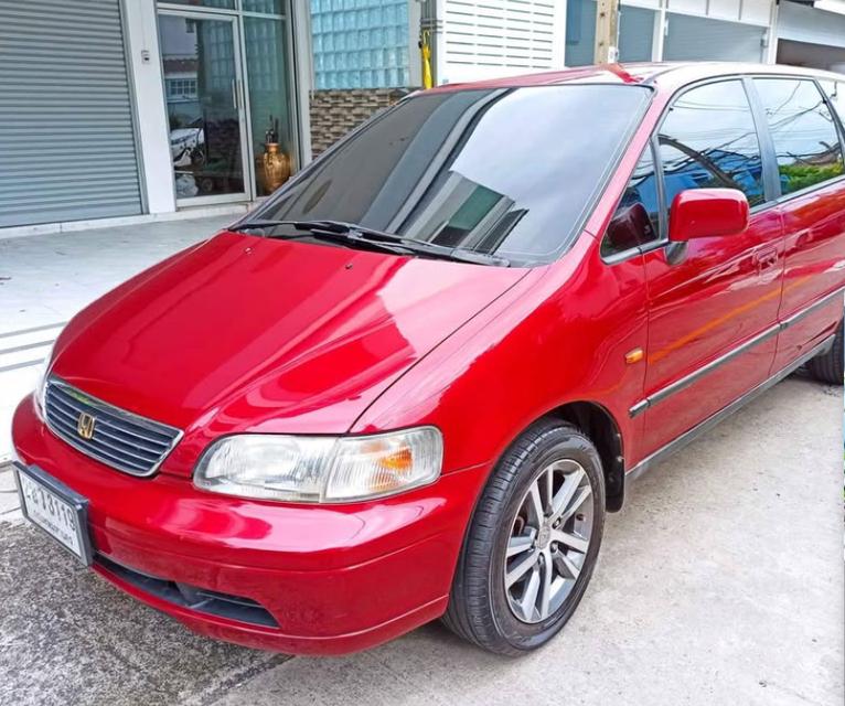 Honda Odyssey สีแดง 2