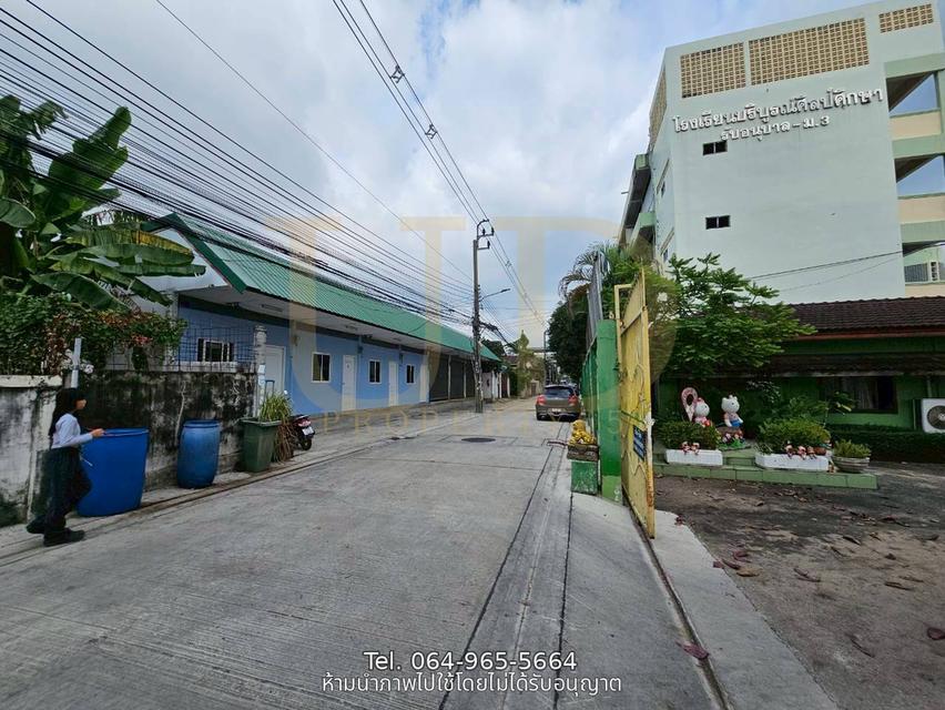 🔥 **ขายที่ดินพร้อมสิ่งปลูกสร้าง ทำเลดอนเมือง ใกล้สนามบินดอนเมือง** 🔥 🏢 **ที่ดิน 3 ไร่ 66 ตร.ว. พร้อมอาคาร 3 ชั้น 3 อาคาร** 5