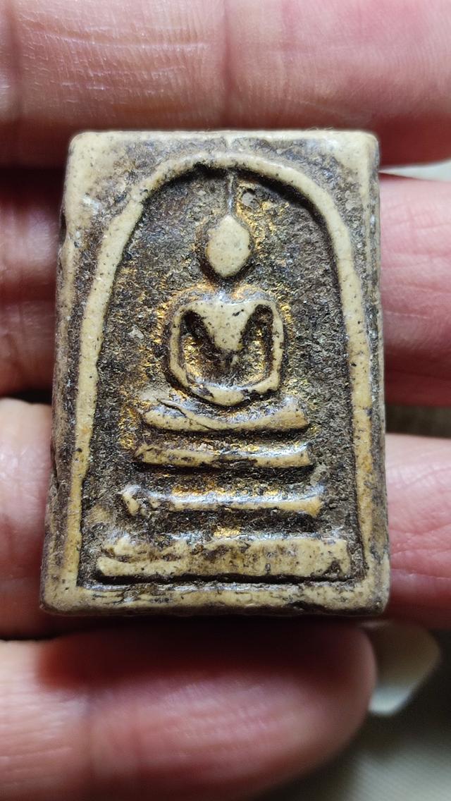 พระเก่า พระบ้าน นิยมเล่นหา