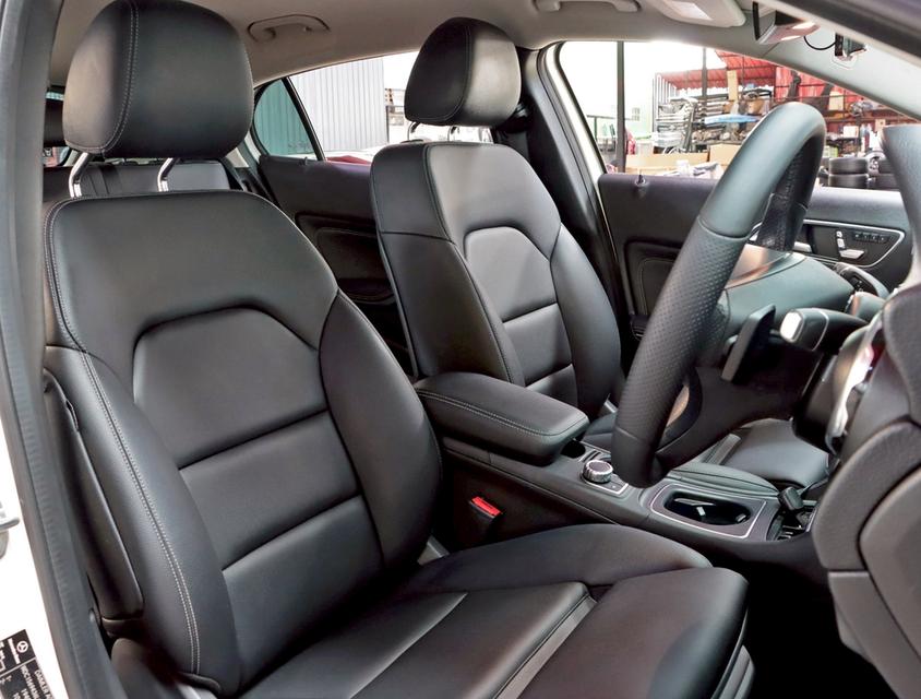 MERCEDES-BENZ GLA200 W156 1.6 Urban ปี 2019 13