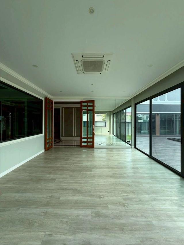 🏰✨ ขาย/เช่า คฤหาสน์หรูปลูกสร้างเอง (1 ไร่) พื้นที่ใช้สอยกว่า 750 ตร.ม. พร้อมสระว่ายน้ำส่วนตัว บิ้วอินหรูทั้งหลัง ใกล้รถไฟฟ้าสายสีชมพู! 5