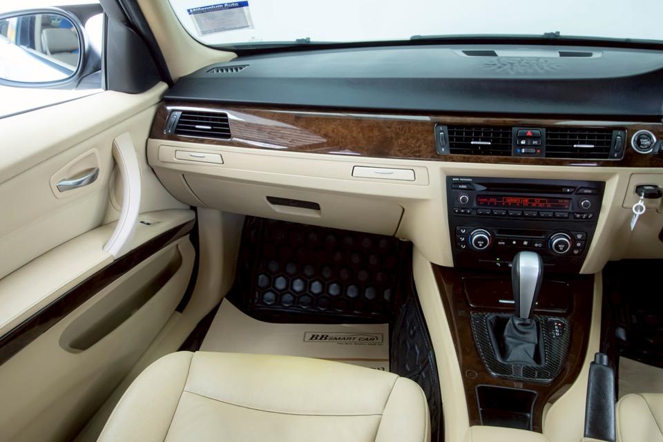 BMW SERIES 3 320i LCI E90 2009   10
