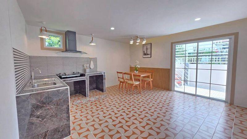 🪴หมู่บ้านพระปิ่น3  บางใหญ่ 🪴ทาวน์เฮ้าส์ 2 ชั้น หลังริม  มีระเบียงรับลมด้านหลังบ้าน มีพื้นที่ด้านข้าง  หมู่บ้านติดถนนกาญจนาฯ บางใหญ่ 13