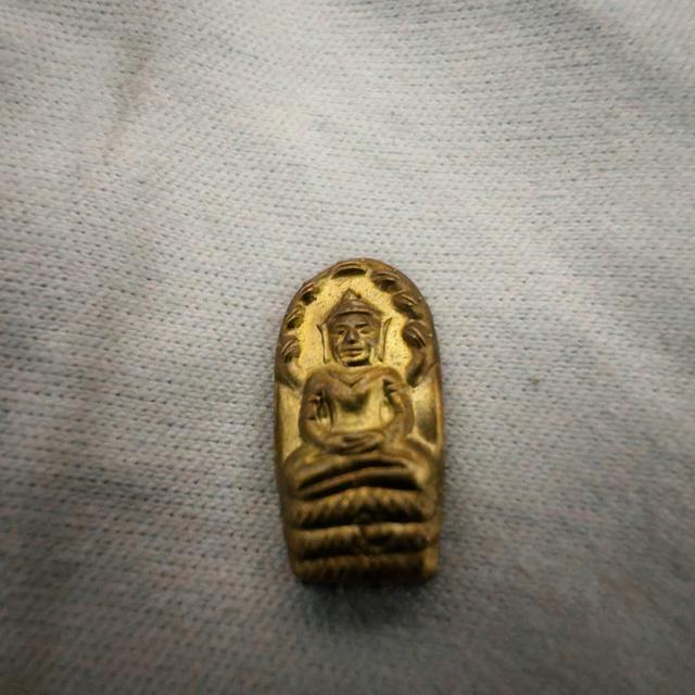 พระปรกใบมะขาม วัดคมบาง เนื้อทองเหลือง