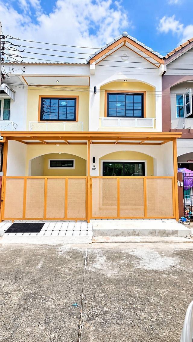 หมู่บ้านบัวทองธานี ฝั่งตรงข้ามสมบัติบุรีทาวน์เฮ้าส์  2 ชั้น  ตกแต่งใหม่พร้อมอยู่ เดินทางก็สะดวก 1