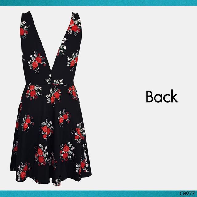 USED H&M - Black Floral Flare Mini Dress | เดรสสั้นสีดำ สีแดง เดรสระบาย ลายดอก แขนกุด โชว์หลัง สายฝอ แท้ มือสอง