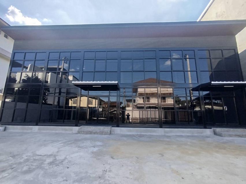 [For Sale & Rent] 2-Storey Office Building with Warehouse, Punnawithi 29 1