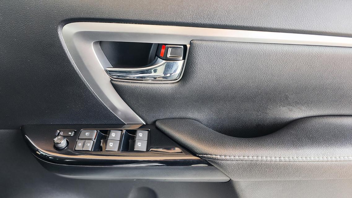 TOYOTA Fortuner 2.4 Leader G 6A/T ปี 2023 รูปที่ 13