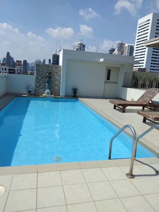 รูป Rent Nice Condo the swimming pool on rooftop Ekkamai 10 6
