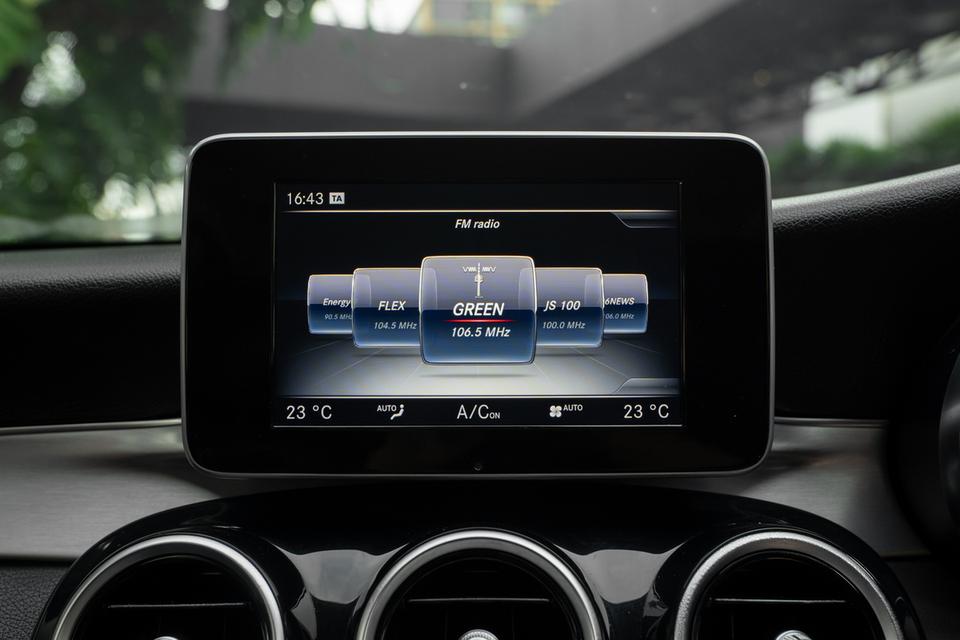 “Mercedes-Benz C200 Avantgarde” ปี 2015 รูปที่ 15