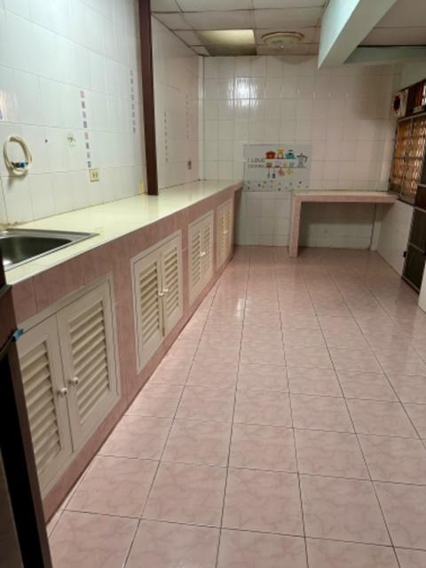 พร้อมเฟอร์ ย่านรัชดา รร.นานาชาติเคไอเอส 900 ม.4 นอน บ้านเดี่ยว 2 ชั้น 47 ตร.วา.207 ตร.ม.2 น้ำ 3 แอร์ ห้วยขวาง 6