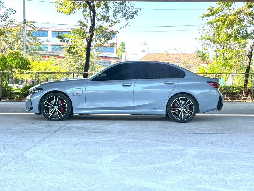 ขายรถ BMW 330e 2.0 M Sport ปี 2023 สีเทา เกียร์ออโต้ รูปที่ 7