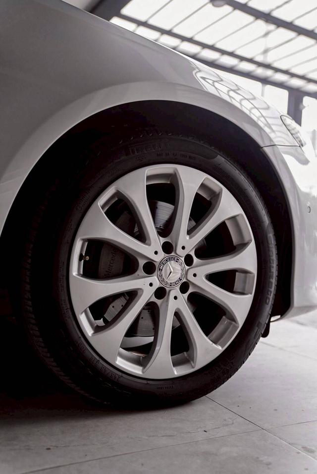 รหัสรถ 67GG183 Mercedes Benz E220d Exclusive A/T ปี 2017 รูปที่ 5