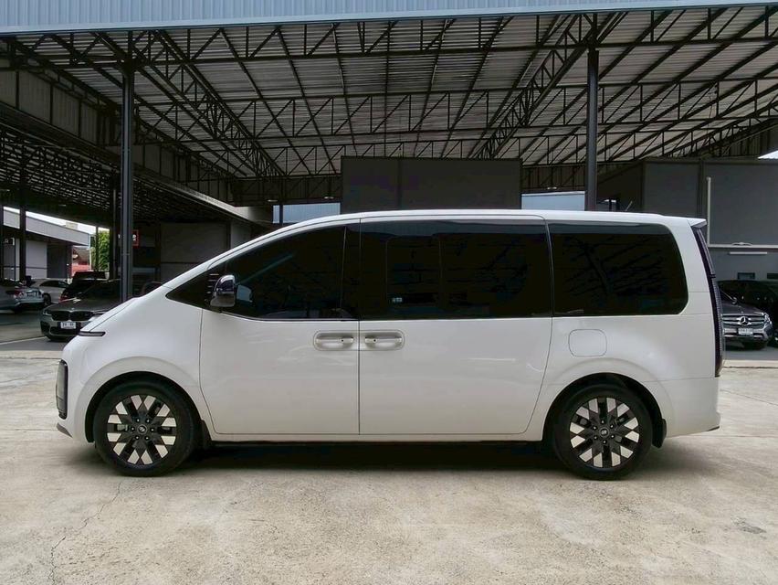 รหัสรถ KPC53 💥 ประหยัดเป็นล้าน! Staria Premium (2023) ตัวท็อปสุด ไมล์น้อย 65,xxx km. มือเดียว! 💥