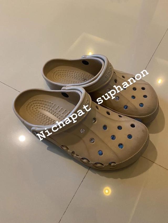 ส่งต่อ crocs 🐊 แท้ 100%baya clog สีเบจ size us m7/w9( ใช้ไม่กี่ครั้ง  ♥️ ) ส่งต่อราคา 800 ลดได้อีก ( ซื้อช่วงส่วนลด ) 🫂