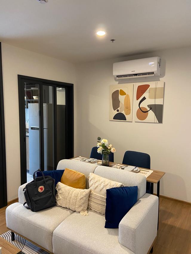 ห้องพักระดับพรีเมียม วิวเมืองสวยเปิดโล่ง ตำแหน่งดีมากติดกับห้องมุม เป็นส่วนตัวสูง เงียบสงบ ไม่พลุกพล่าน พร้อมลากกระเป๋าเข้าอยู่ 2