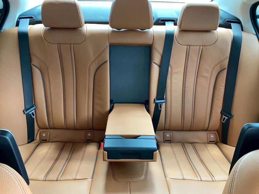 รหัสรถ PBG9999 BMW530e Luxury 2018 สีขาว 9