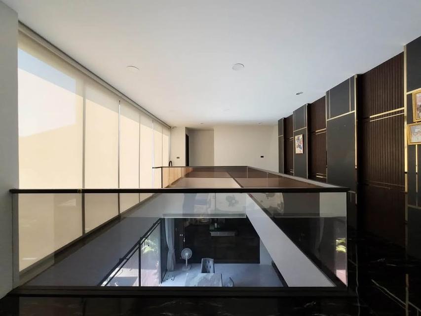 ขาย บ้านเดี่ยว 3 ชั้น สไตส์โมเดิร์น ซอยอินทระ 28 อายุบ้านเพียง 2 ปี 4