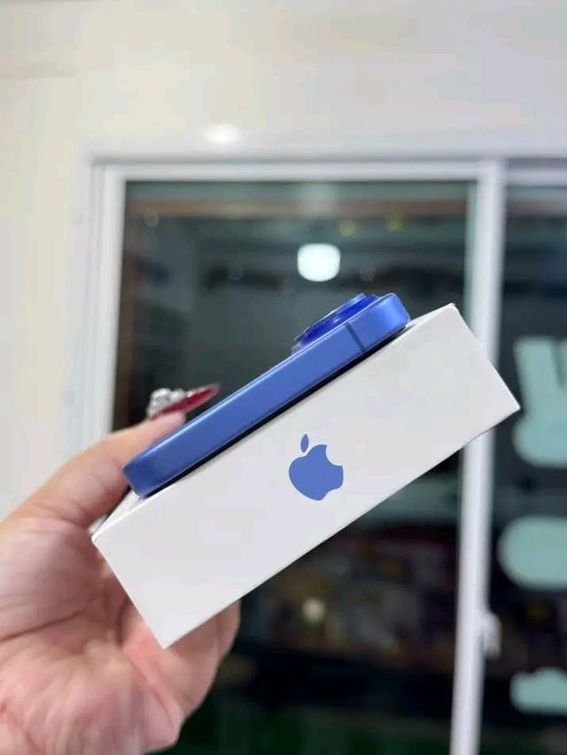 ขาย iPhone 16 สีน้ำเงิน 2