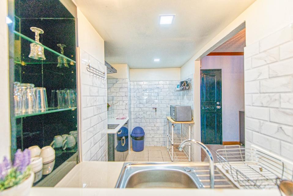 🏙️✨ คอนโดมิเนียมทำเลทองย่านเศรษฐกิจ คุ้มค่าทุกการใช้ชีวิต พร้อมสระว่ายน้ำและระบบรักษาความปลอดภัย 24 ชม. 8