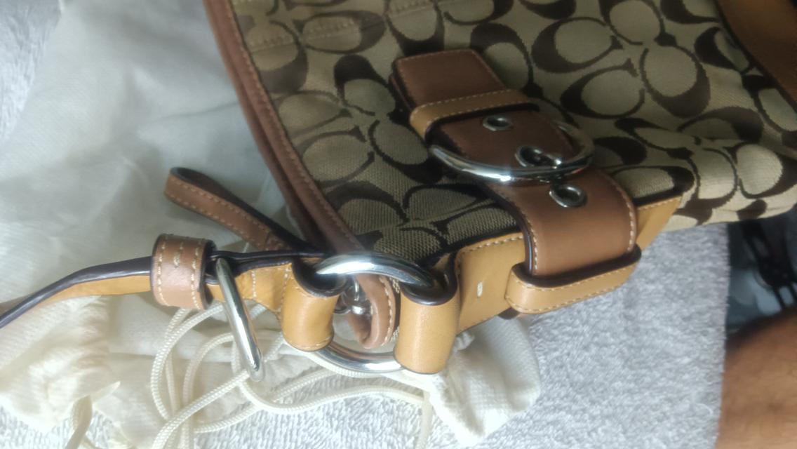กระเป๋า Coach Signature Jacquard Canvas Soho Duffel Bag (มือสอง สภาพดี ) รูปที่ 4