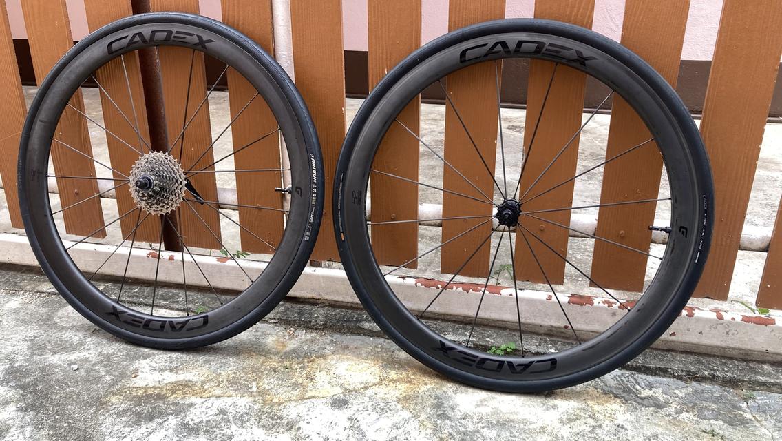 ล้อคาร์บอน Cadex 42 tubeless