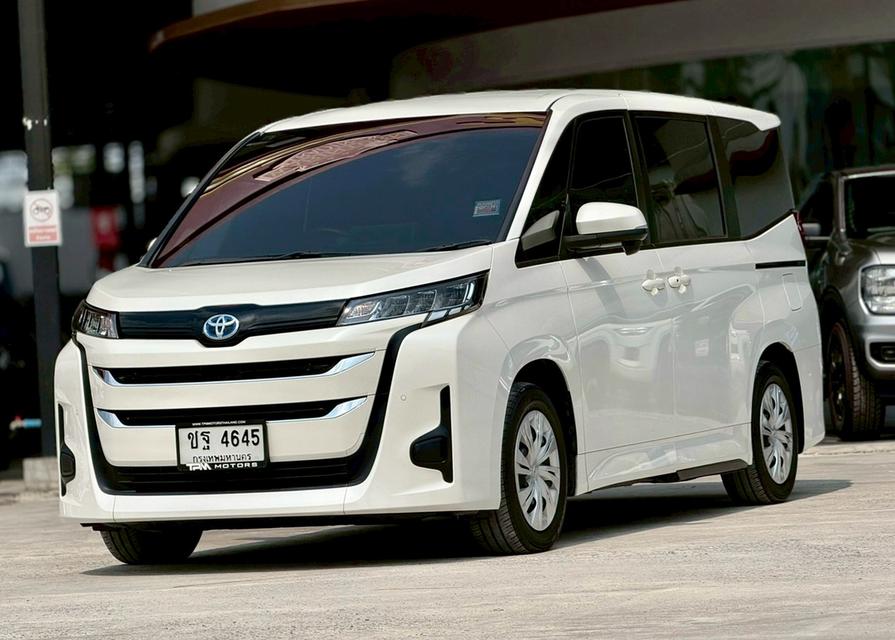 ปี 2024 TOYOTA NOAH, 1.8 HYBRID X WAGON รถออกศูนย์ TPM MOTOR จดปี2025