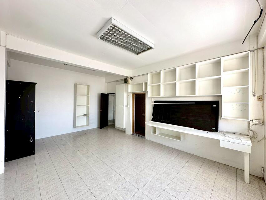 ขายอาคารพาณิชย์ 3.5 ชั้น 2 คูหา ขนาด 44 ตร.ว. ห่างจากถนนกาญจนาภิเษกเพียง 500 เมตร สภาพดี ทำเลค้าขายหรือทำโฮมออฟฟิศ ที่จอดรถสะดวก ใกล้ MRTสายสีม่วง 11