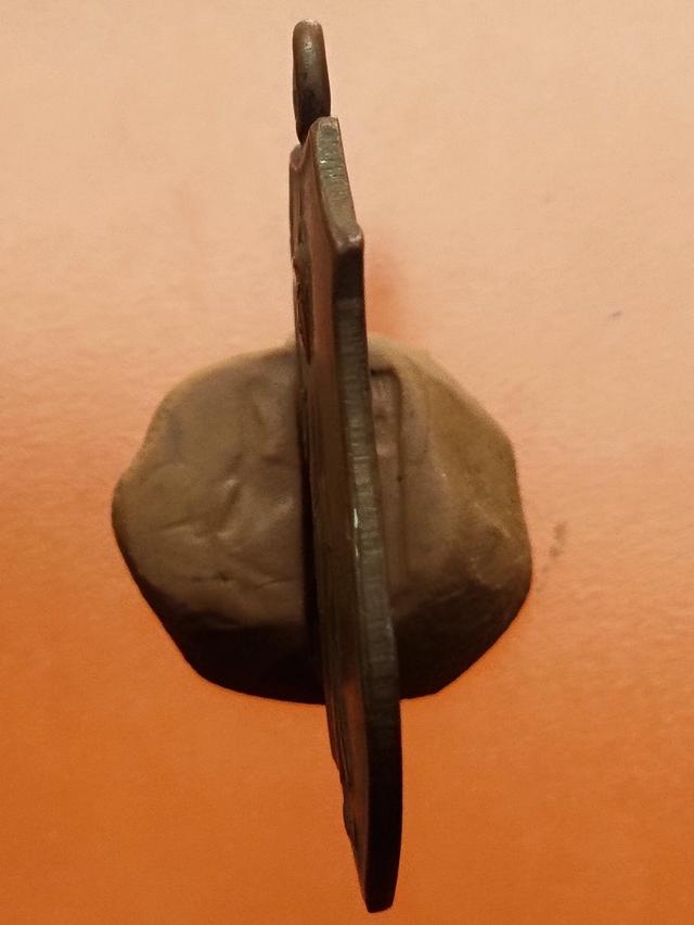 เหรียญพระธรรมจักรหลวงปู่ศุข รูปที่ 3