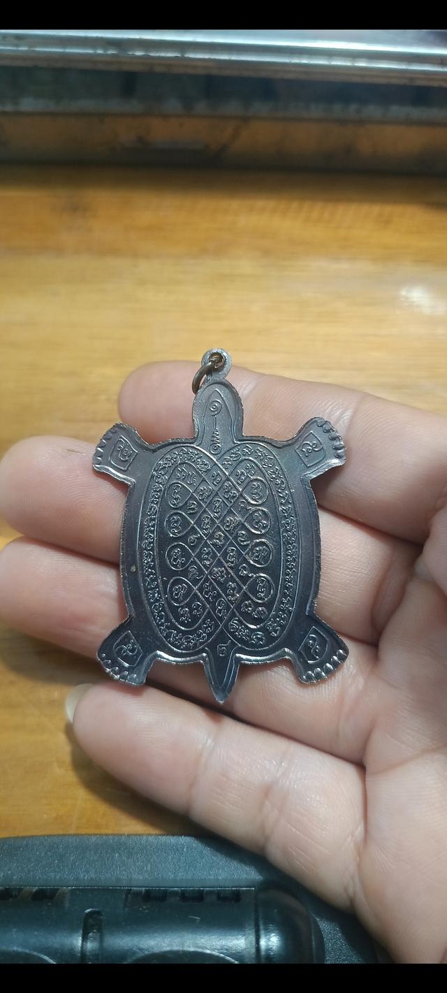 เต่าใหญ ่หลวงปู่หลิว วัดไร่แตงทอง รุ่นทองเฟื่องฟูปี 2557 2