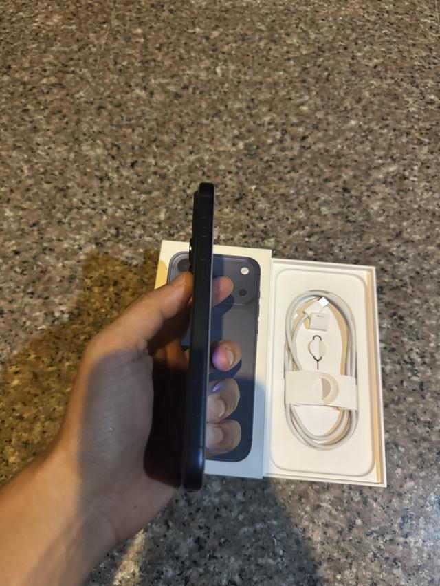 ขายๆๆๆถูกๆๆไอโฟน17ProMaxสีDeep Blue 256กิ๊กมีใบเสร็จครบๆเลยคับยกกล่องอีมี่ตรงอุปกรยังไม่ได้แกะสูนTrueสภาพสวยๆใช้งานปกติหมดทุกๆฟังชั่นเครื่องรีสโตได้ตล 7