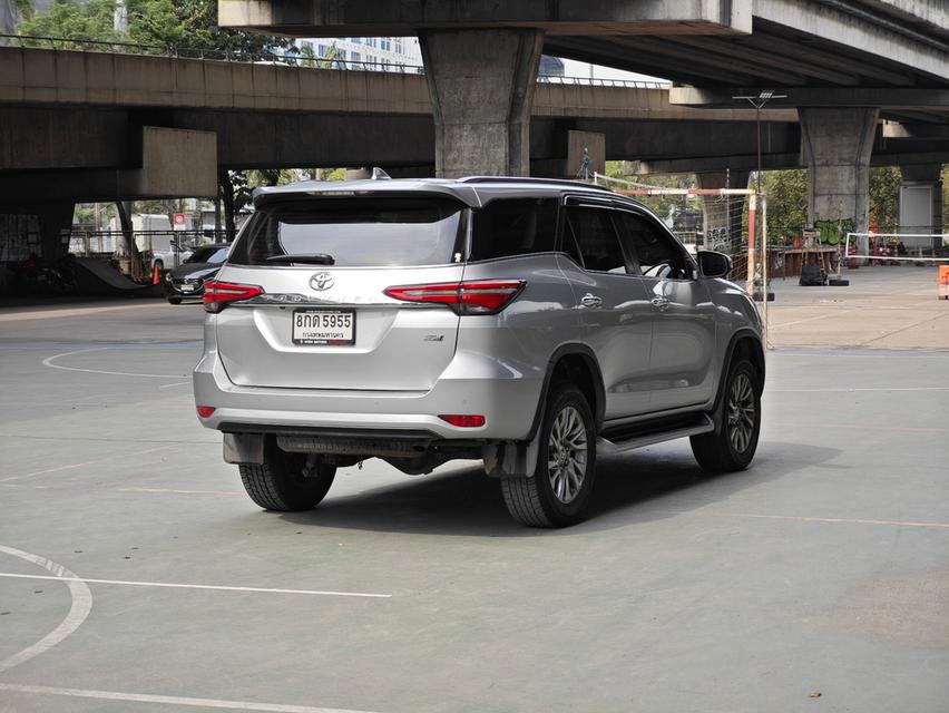 ขายรถ Toyota Fortuner 2.4V 4WD ปี 2021 สีเทา เกียร์ออโต้ 4