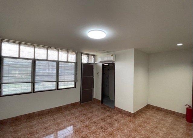 ให้เช่าทาวน์โฮม 4 ชั้น / พหลโยธิน 32 เสนานิคม 1 ซอยต้น ๆ เข้าซอย 100 เมตร / จอดรถ 2-3 คัน 6