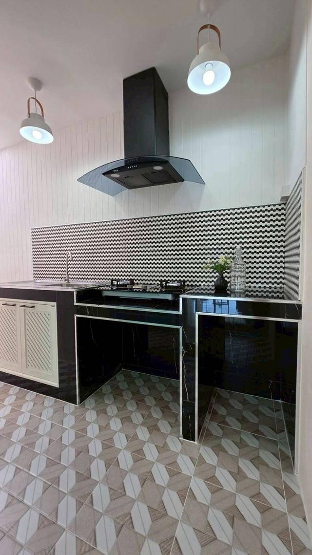 หมู่บ้านบัวทอง1 ติดรถไฟฟ้าสายสีม่วง สถานีคลองบางไผ่ ทาวน์เฮาส์ 2 ชั้น   ตกแต่งใหม่พร้อมอยู่   หน้าบ้านไม่ชนใคร เป็นทุ่งนา 11