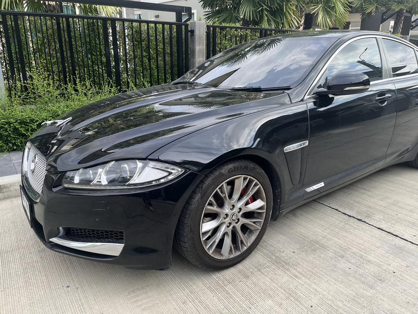 Jaguar สีดำ Xf 2.2 ปี 2012
