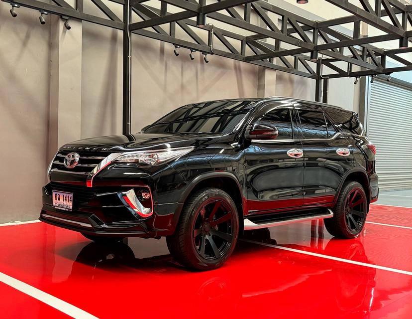 2020 TOYOTA FORTUNER 2.4 V รถสภาพสมบูรณ์ พร้อมใช้งาน รถวิ่งน้อย เข้าศูนย์ทุกระยะ ไม่เคยมีอุบัติเหตุครับ