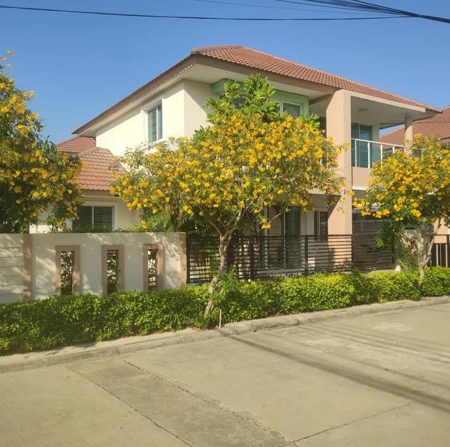 🏡 บ้านเดี่ยวหลังใหญ่ พร้อมอยู่ 📍 โครงการหมู่บ้านชวนชมพาร์ค 2 ✨ รายละเอียดบ้าน • เนื้อที่ 89 ตารางวา • 5 ห้องนอน • แอร์ 5 เครื่อง • เครื่องทำน้ำอุ่น 4