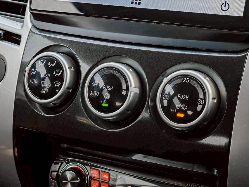 2013 MITSUBISHI PAJERO SPORT 2.5 GT รูปที่ 17