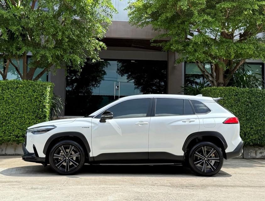 2022 Toyota CROSS HYBRID PREMIUM รถมือเดียวป้ายแดง รถวิ่งน้อย เข้าศูนย์ตามระยะ รถไม่มีอุบัติเหตุครับ รูปที่ 5