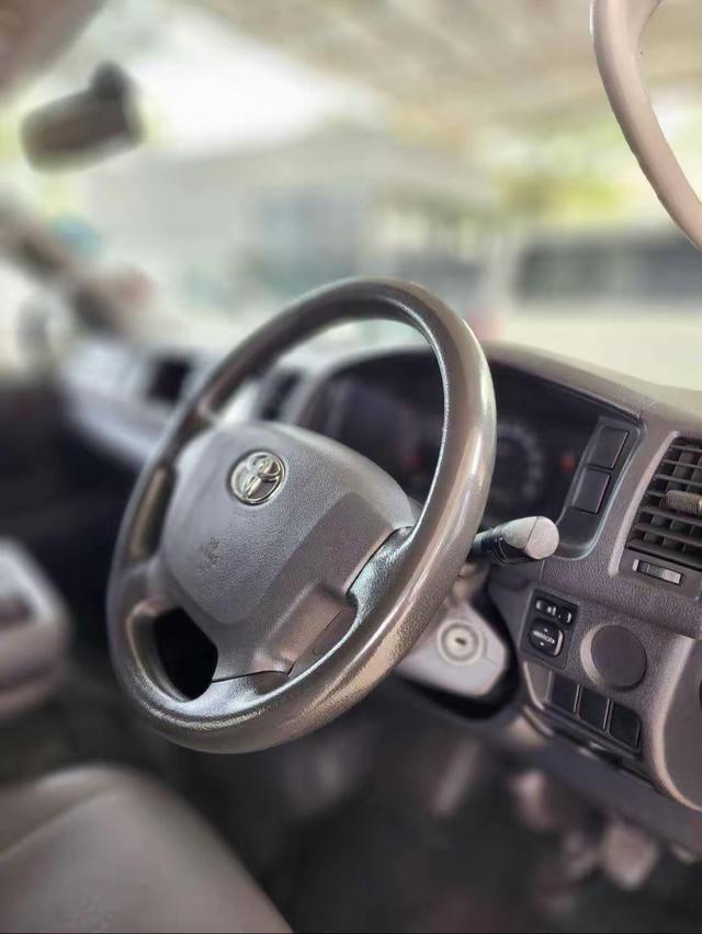 TOYOTA COMMUTER 3.0 AT DIESEL 2018 11