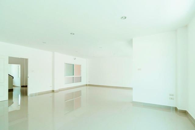 โลตัส พลัสมอลล์ อมตะ 1.6 กม. ให้เช่า ทาวน์โฮม 2 ชั้น หน้ากว้าง 8 เมตร เท่ากับ2คูหา นิคมอมตะนคร 1.2 กม.หน้ากว้างพิเศษ ทำเ 2