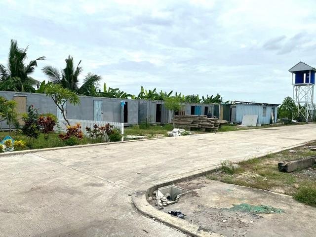 ขายและให้เช่าโกดังเมืองฉะเชิงเทรา พื้นที่ 2 ไร่ พื้นที่สีเหลือง โกดังประมาณ 400 ตารางเมตร มีบ้านน็อคดาวน์ 1 หลัง รั้วล้อ 8