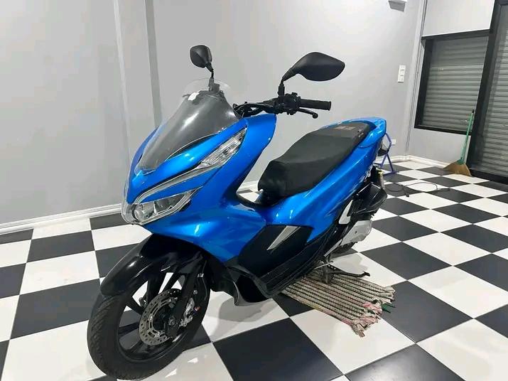 Honda PCX สีฟ้าสวยๆ 3