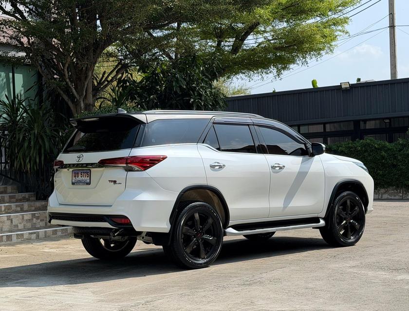 2018 TOYOTA FORTUNER TRD รถมือเดียวออกป้ายแดง รถวิ่งน้อยเพียง 120,000กม ประวัติศูนย์ครบ ไม่เคยมีอุบัติเหตุครับ รูปที่ 3