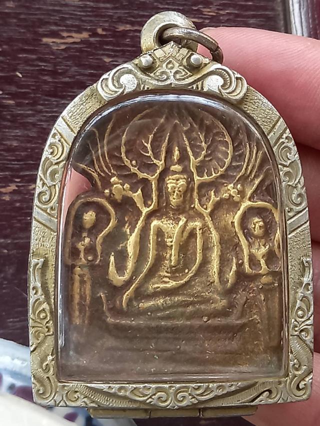 พระเก่าแปลกพร้อมกรอบ