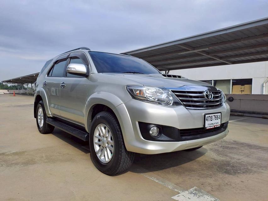 Toyota Fortuner 3.0 V 2WD รุ่นท็อป ปี2015 สีเทา