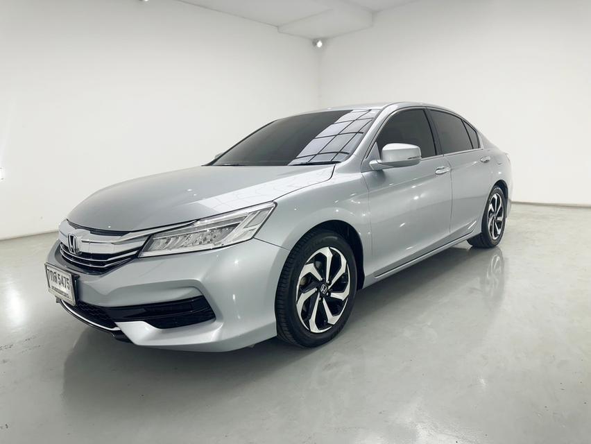 HONDA ACCORD 2.0 E สีเงิน ปี18