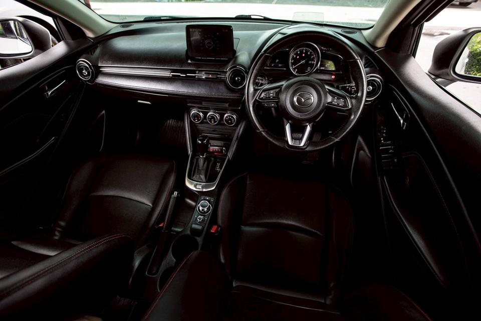 Mazda2 1.3 High Connect Skyactiv Sedan ปี 2018 สีขาวมุก 12