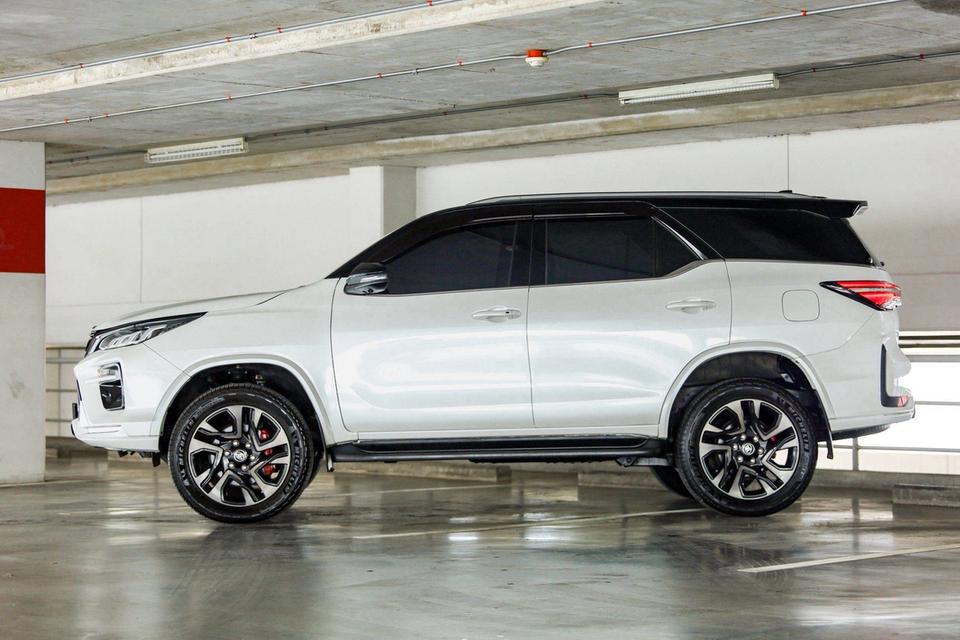 TOYOTA FORTUNER 2.8 GR SPORT BLACK TOP 4WD 2023Fortuner GR Sport ตัวท็อปสุด Black Top ขับ 4 แท้ ทรงสปอร์ต รูปที่ 6